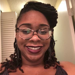 Meet your Posher, Dominique